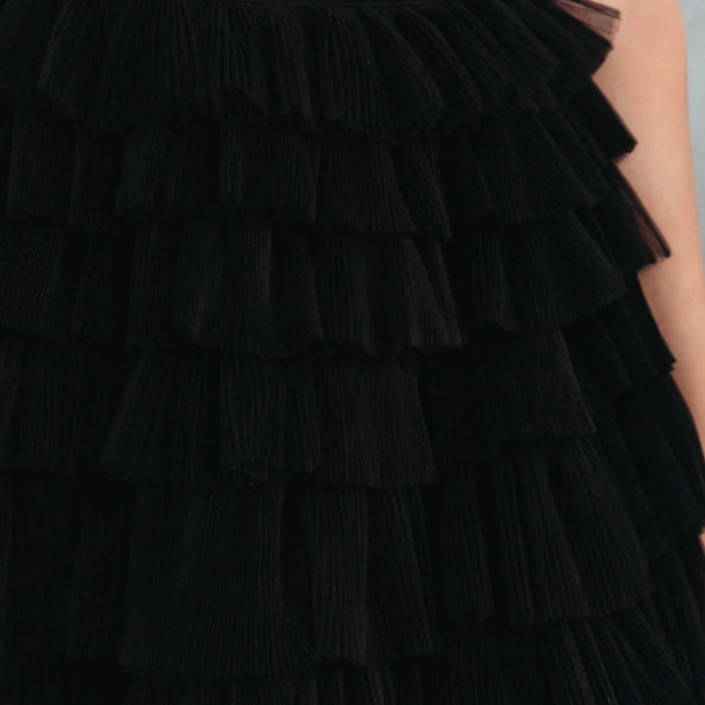 *NWT* Hello Lover One Shoulder Tiered Tulle
Mini Dress. Size XS. Great for rush - Picture 2 of 6